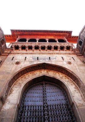 1280px-Shaniwarwada_gate